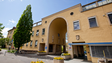 Uniklinik Freiburg_Torbogen.jpg