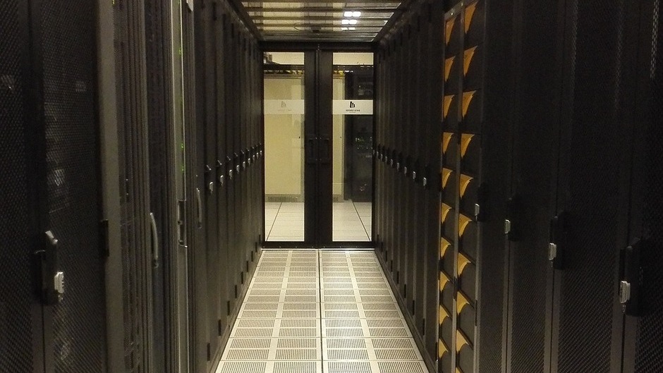 server-room-1376349_1920(1)(1).jpg