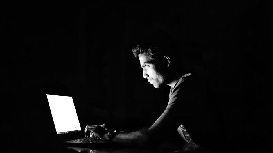 hacking-g506dcd842_1920(1)(1).jpg
