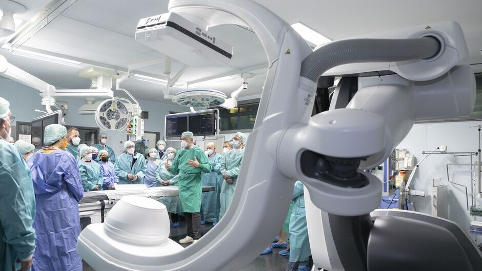 Klinikum Nürnberg rüstet Hybrid-Operationssäle mit innovativen Bildgebungs-Robotern aus