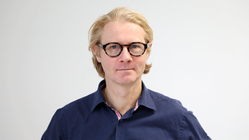 Gefährliche Chatbots: Prof. Stephen Gilbert fordert Zulassung als Medizinprodukt