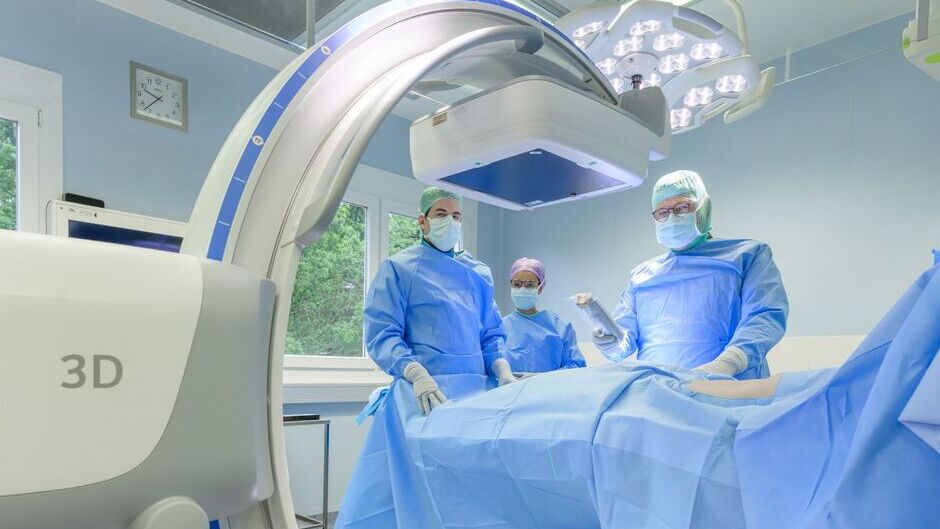 Uniklinikum Erlangen hat weltweit ersten mobilen C-Bogen CIARTIC Move