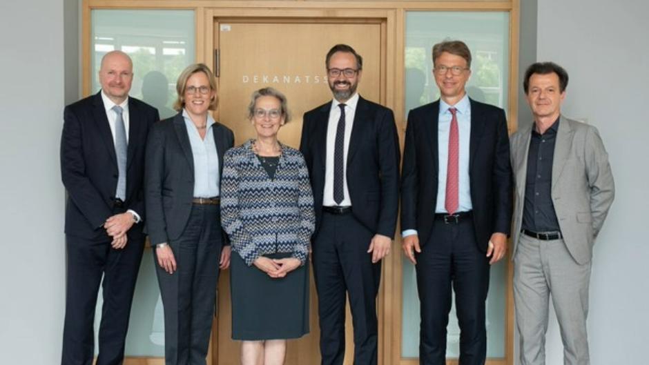 Medizin, Mensch, KI: Patientenzen­trierte Innovationen in Krankenversor­gung, Forschung und Lehre