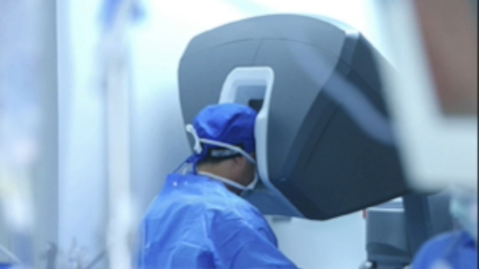 KFSHRC führt weltweit erste robotergestützte BiVAD-Implantation durch