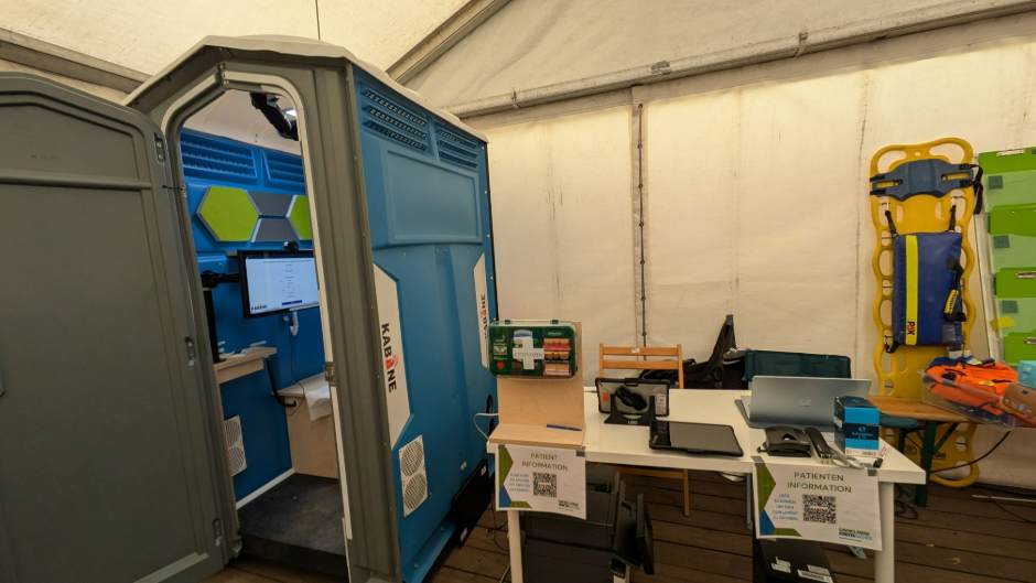 Hightech statt Klokabine: Telemedizinische Kabine aus Aachen erfolgreich auf dem Parookaville-Festival getestet
