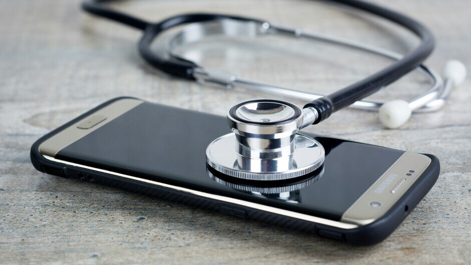 Maßgeschneiderte KI statt Massenware - Warum Gesundheitsversorgung spezialisierte digitale Lösungen braucht
