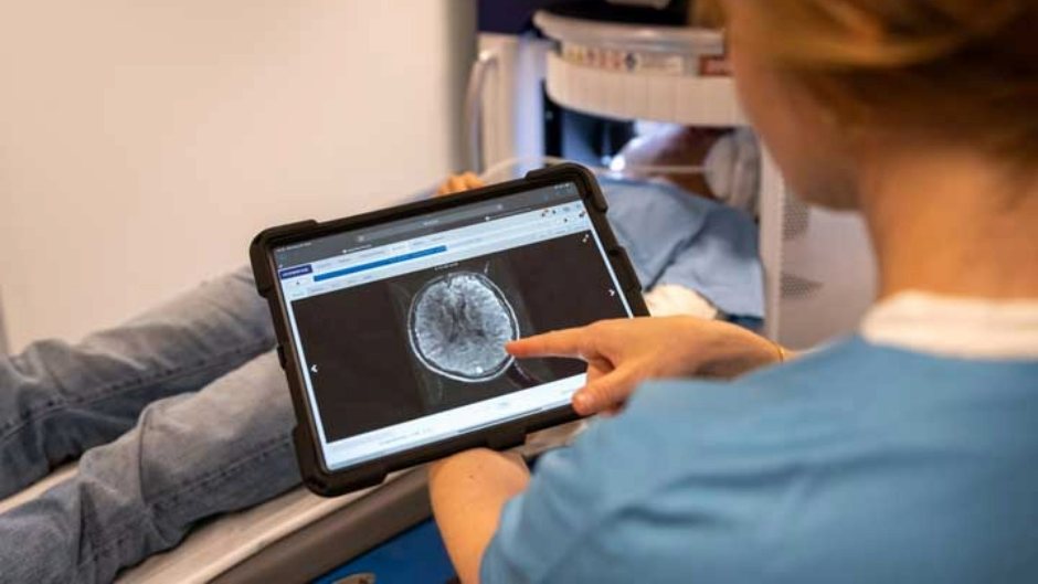 Neurobildgebung am UKB: Modernes MRT-System bringt Diagnostik direkt zum Patienten