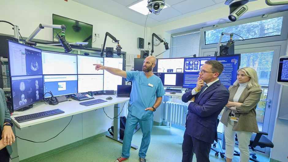 KI-unterstützte Medizin: Minister Mohrs besucht Forschungszentrum CAIMed