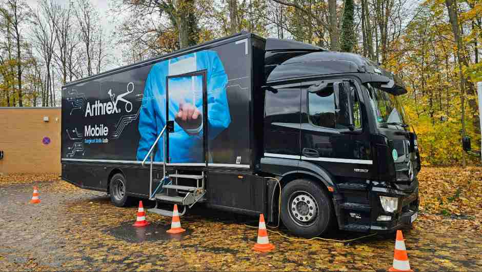 Mobiles OP-Training: Arthrex-Truck macht Station am Klinikum Görlitz Mobiles OP-Training: Arthrex-Truck macht Station am Klinikum Görlitz