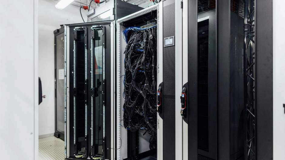 Vom Gehirn inspiriert: Supercomputer stärkt KI-Forschung an der Universität Leipzig Vom Gehirn inspiriert: Supercomputer stärkt KI-Forschung an der Universität Leipzig