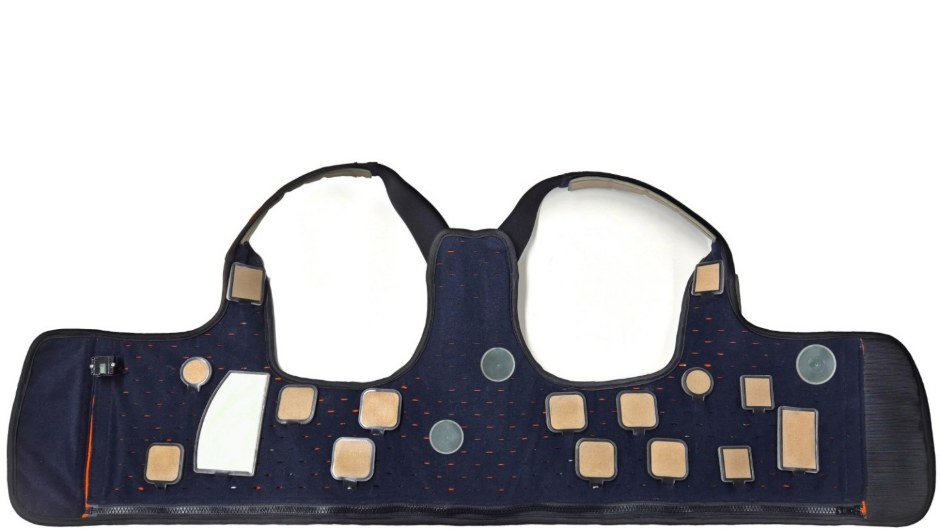 KI-Weste erkennt Herzerkrankungen frühzeitig – Fraunhofer IZM stellt neues Sensorsystem vor