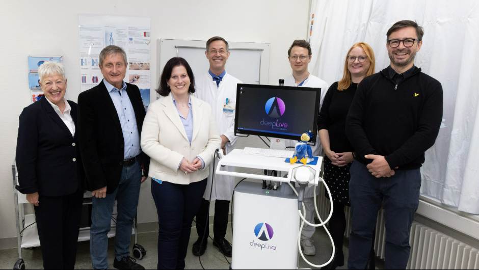 Neues OCT-Gerät am UKR: Schonende, schmerzfreie Hautdiagnostik für Kinder dank innovativer LC-OCT-Technologie