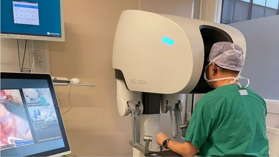 Tele-Robotik erreicht Europa: Urologische Operationen in China, Spanien und Belgien live durchgeführt aus Hamburg via Konsole