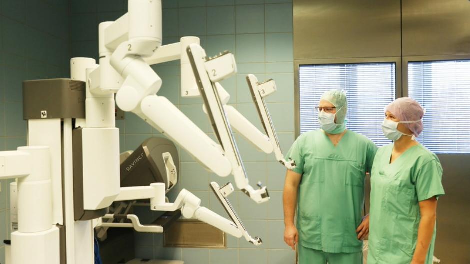 Präzision trifft Hightech: Klinikum Landshut führt roboter-assistiertes Da Vinci-Operationssystem ein