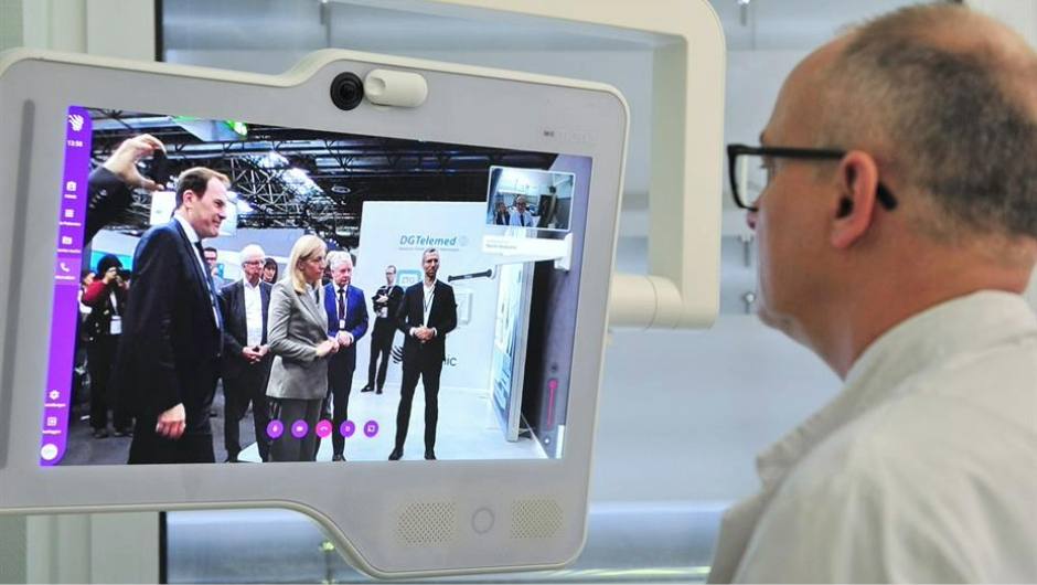 Telemedizinische Visite von Bundesgesundheitsministerin Nina Warken in Rur-Kliniken Düren