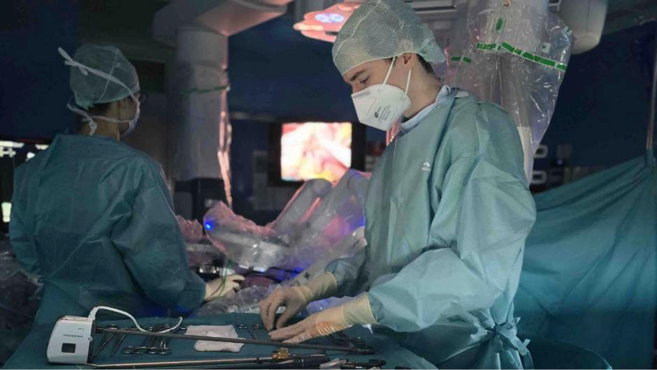 Fachärztin aus Frankfurt hospitiert auf dem Winterberg: Einblick in hochspezialisierte robotische Leber- und Pankreaschirurgie