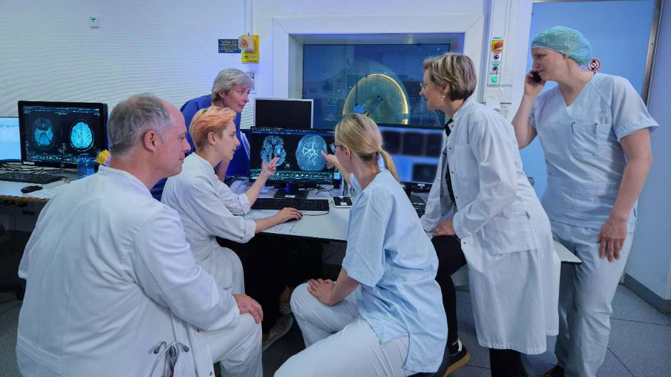 Kürzere Untersuchungen, bessere Bilder – KI sorgt für Qualitätssprung in der Neuroradiologie des UKL