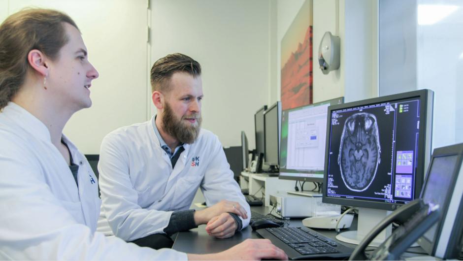 Michael J. Fox Stiftung fördert Parkinson-Bildgebung am UKSH Michael J. Fox Stiftung fördert Parkinson-Bildgebung am UKSH