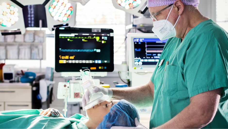 Helios Kliniken reduziert Emissionen aus Narkosegasen mit Aktivkohle-Technologie