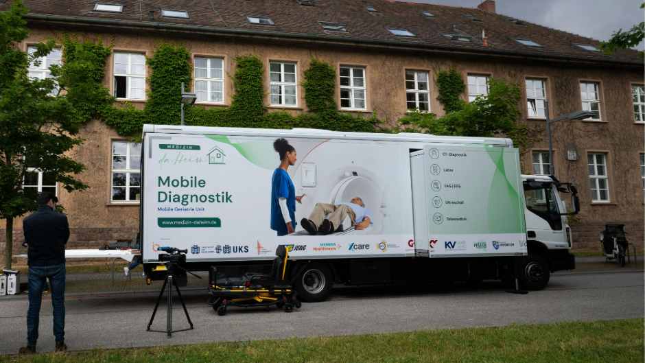 Mobile Hightech-Diagnostik bringt die Notaufnahme ins Pflegeheim
