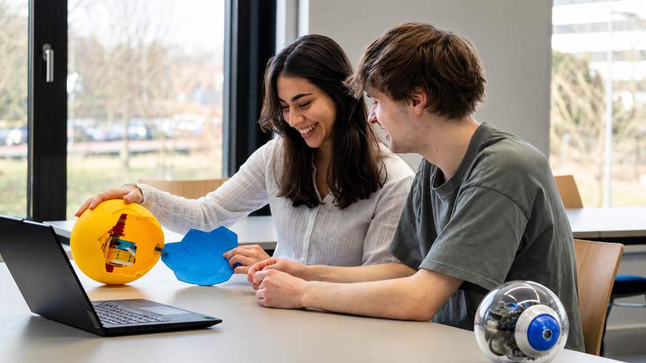 Roboterbälle und virtuelle OP-Säle treiben die digitale Lehre an