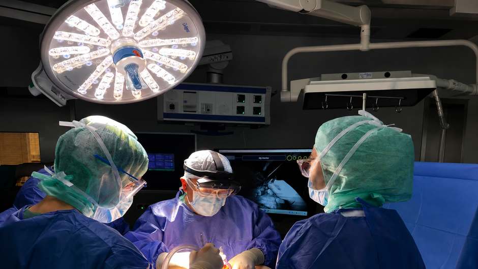 Vivantes setzt erstmals in Europa Augmented-Reality-Brille bei Knieprothesen ein
