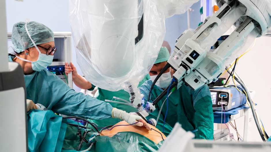 Uniklinikum Dresden erweitert robotische Chirurgie mit Da Vinci SP