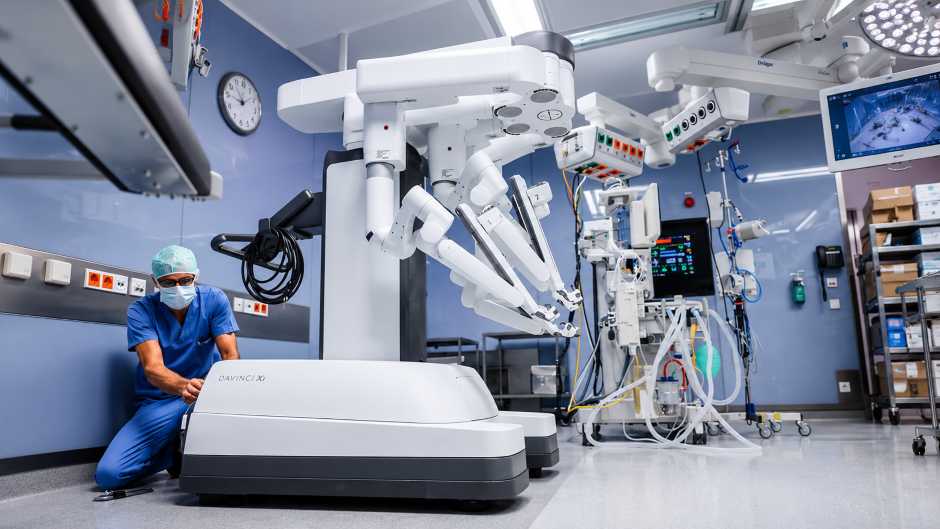UKA erweitert Robotikzentrum mit drittem DaVinci-Operationsroboter UKA erweitert Robotikzentrum mit drittem DaVinci-Operationsroboter