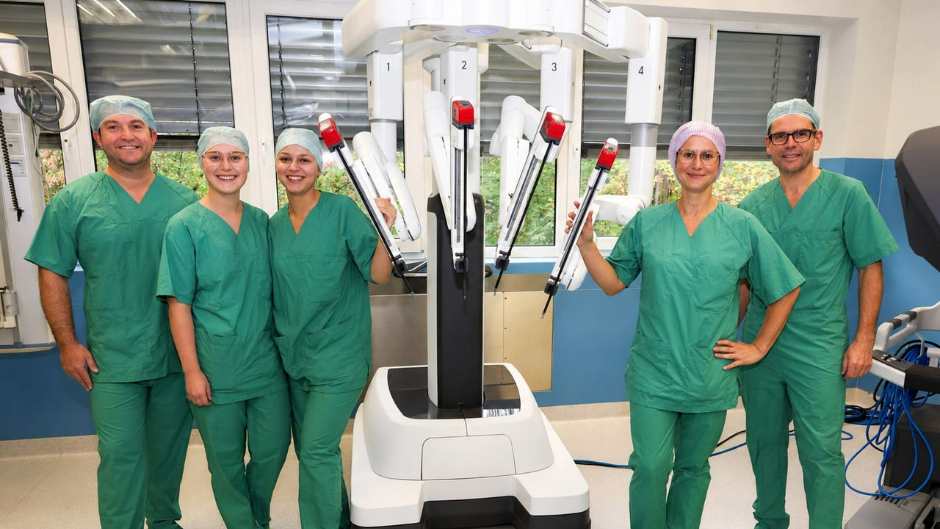 Neue Generation der robotischen Chirurgie erweitert Behandlungs-möglichkeiten im Helios Klinikum Salzgitter